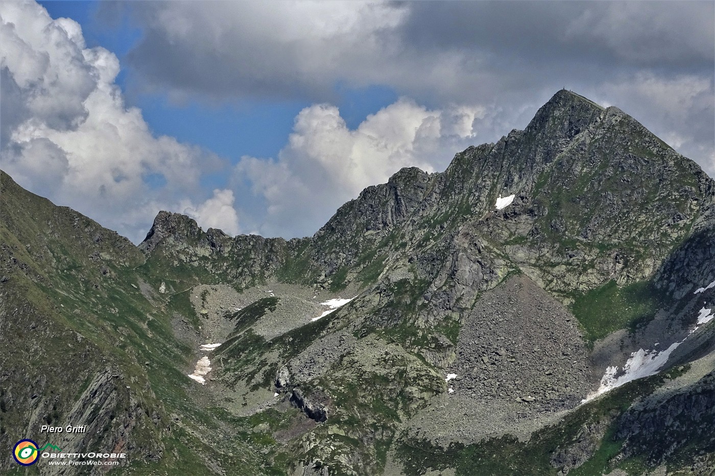 75 Dalla Cima di Lemma (2348 m) zoom verso Cima Cadelle e Vale-Passo dei Lupi.JPG -                                